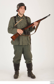 Photo man in German uniform with rifle WW II 3…